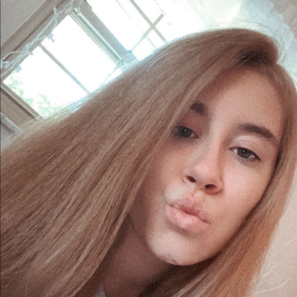 Meet your Posher, Caylie - Picture 1 of 1